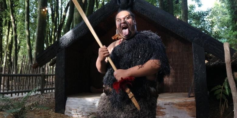 Orang Maori di Temaki Village, Rotorua, Selandia Baru