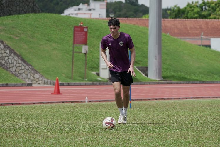 Elkan Baggott saat menjalani latihan bersama timnas Indonesia menjelang laga kontra Laos di Piala AFF 2020 atau AFF Cup 2020.