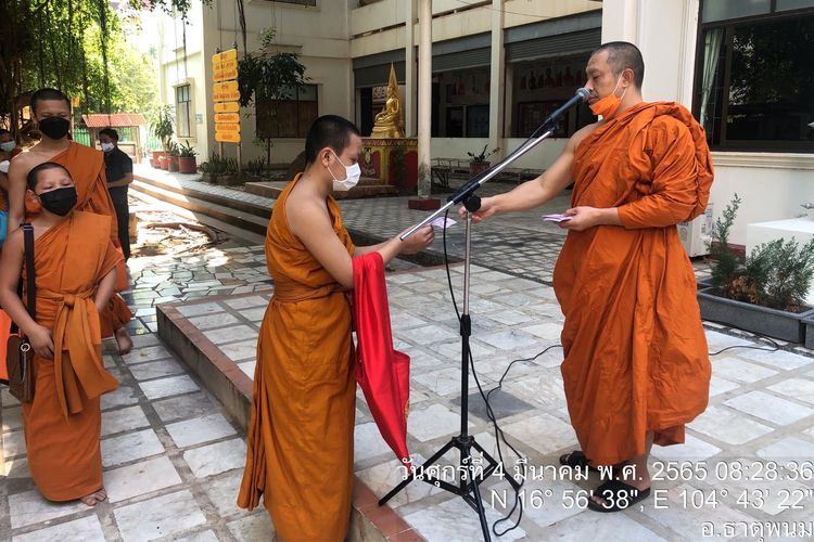 Biksu di Thailand bernama Phra Kru Phanom Prechakon menang lotre senilai total 18 juta baht (Rp 7,7 miliar). Ia menyumbangkan semuanya ke kuil, warga setempat, hingga sesama biksu.