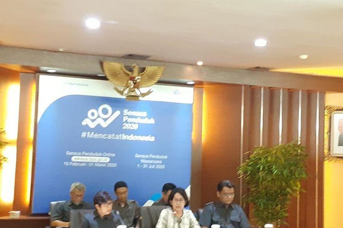 Deputi Bidang Statistik Distribusi dan Jasa BPS, Yunita Rusanti memaparkan inflasi bulan Februari 2020 di Jakarta, Senin (2/3/2020).