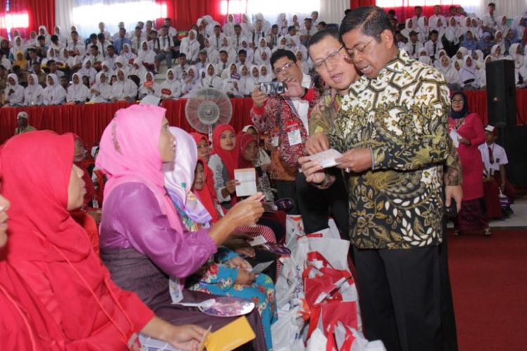 Menteri Sosial Idrus Marham saat acara pemberian bantuan sosial.