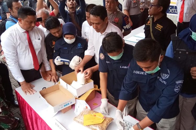 Pemusnahan barang bukti narkoba jenis sabu seberat 11 kilogram di Polda Sulsel, Kamis (25/4/2019).