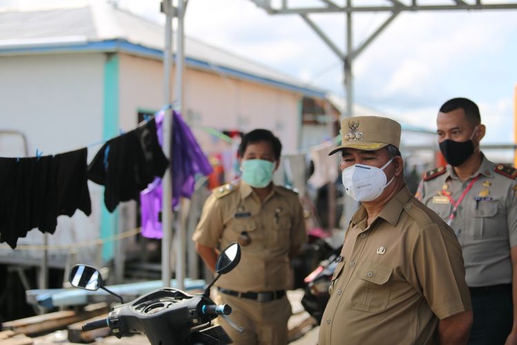 Wali Kota Tarakan dr Khairul saat meninjau pelabuhan masyarakat di Kelurahan Juwata, Tarakan, Senin (27/4/2020). 