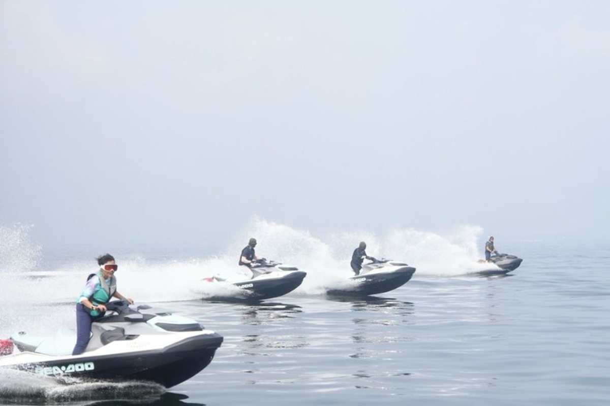 Persiapan aksi jet ski lintas selat sebagai pembuka Lamsel Fest, perayaan ulang tahun Lampung Selatan yang ke-69