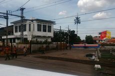 Pelintasan Rel KA Dekat Stasiun Senen Ditutup, Pedagang Pasar Poncol Merugi