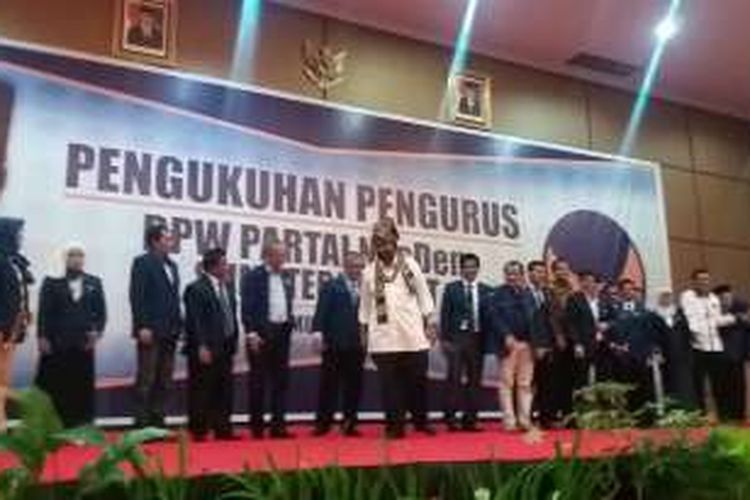 Acara pengukuhan pengurus DPW Partai Nasdem Sumatera Barat oleh Ketua Umum Partai Nasdem Surya Paloh di Padang,  Jumat (8/4/2016)