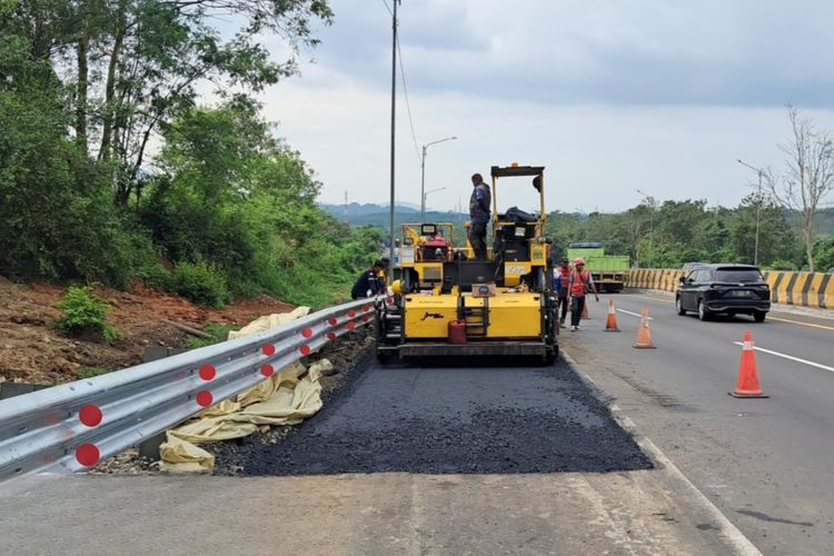 Ilustrasi pekerjaan jalan di Tol Cipularang