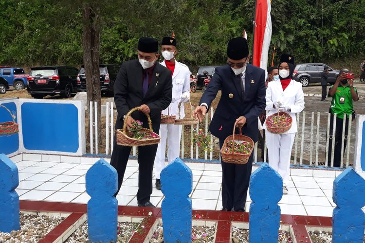 Bupati Lima Puluh Kota, Drs.Syafaruddin Dt.Bandaro Kayo, SH bersama Ketua DPRD dan Kepala OPD se-Kabupaten Lima Puluh Kota mengadakan Upacara Tabur Bunga di pusara para pahlawan Peristiwa Situjuah untuk memperingati Hari Pahlawan Nasional yang bertepatan pada  10 November 2021.