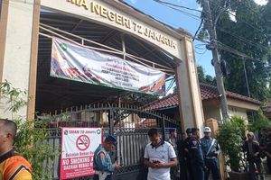 Wakil Ketua DPR Imbau Sekolah Awasi Penggunaan Ponsel Siswa Usai Ledakan di SMAN 72 Jakarta