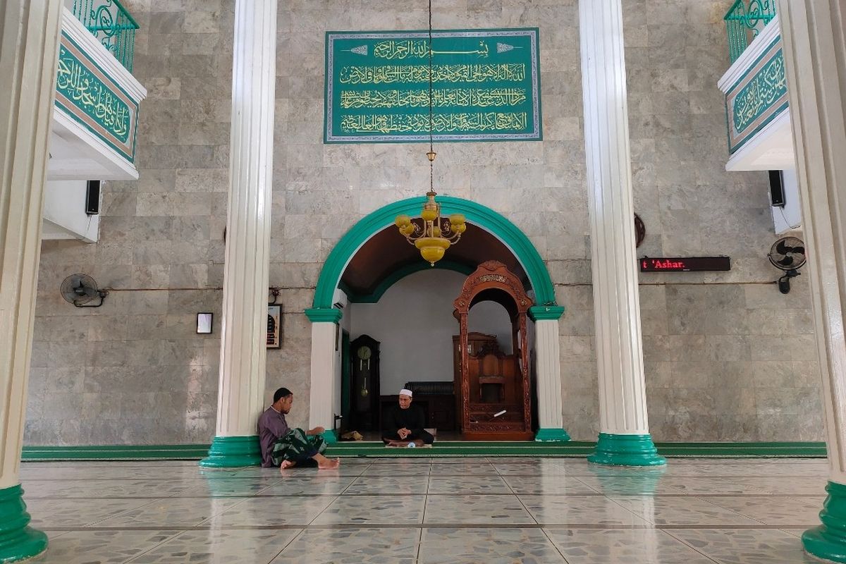 Suasana Masjid Raya Al-Ikhlas, Cilenggang, Serpong, Tangerang Selatan, Minggu (9/5/2021)