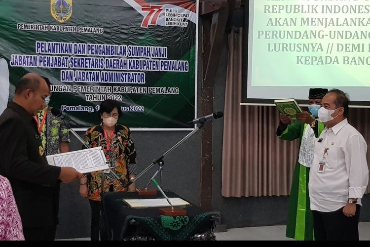 Pelantikan Pj Sekda oleh bupati Pemalang di Ruang Aula BKD Pemalang