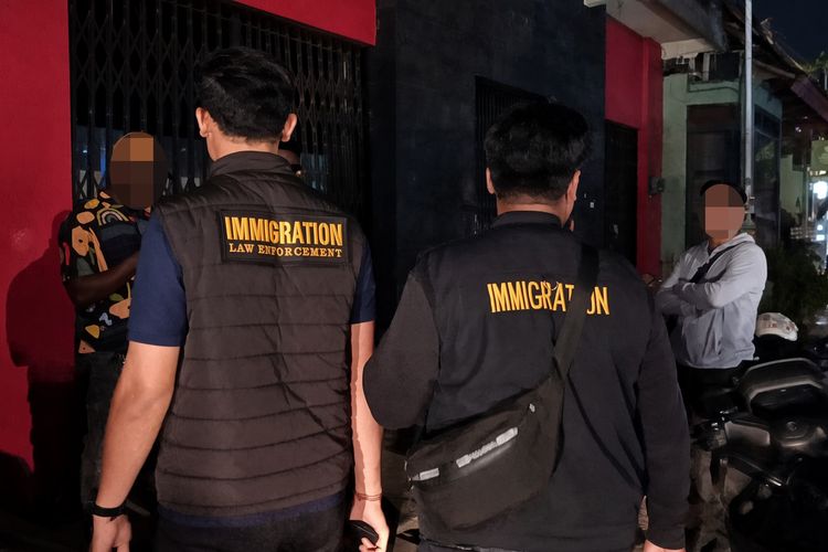 WNA Nigeria Melarikan Diri Saat Diperiksa Imigrasi di Ubud, Ternyata Overstay 379 Hari