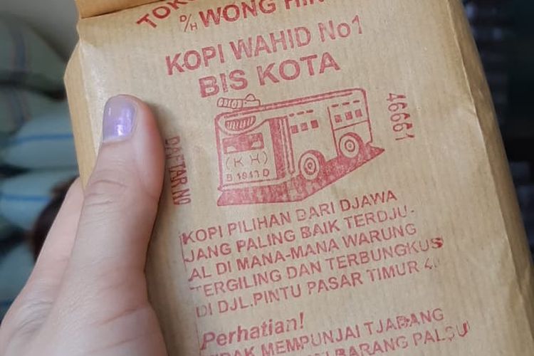 Kemasan kopi dari Toko Sedap Djaja Wong Hin atau Kopi Bis Kota, Jatinegara, Jakarta Timur