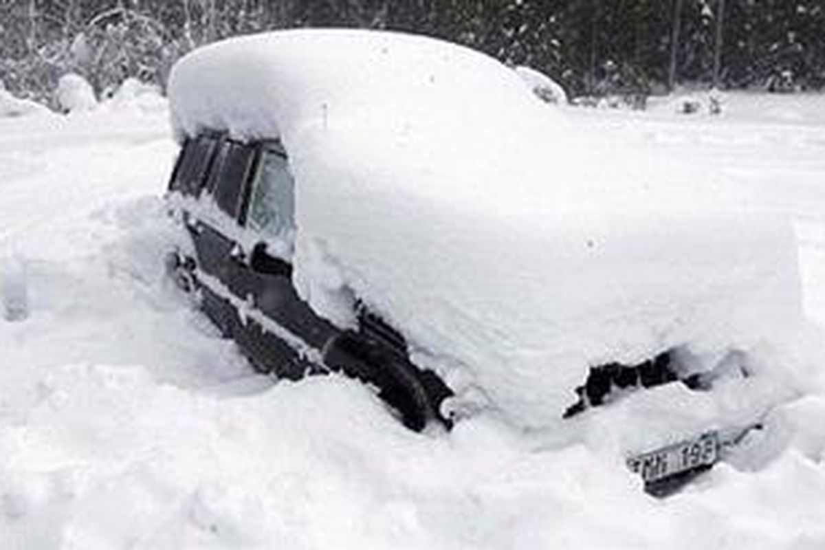 Seorang warga Swedia ditemukan setelah terkurung di dalam mobil yang terkubur salju selama dua bulan. Dia bertahan hidup hanya dengang mengonsumsi salju.