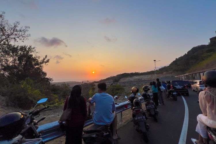 Kelok 23 Yogyakarta, Indahnya Panorama Sunset di Samudera Hindia