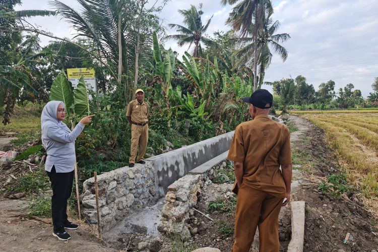 Kementan mengupayakan pemompaan di Soppeng, Sulsel guna mengatasi dampak El Nino.