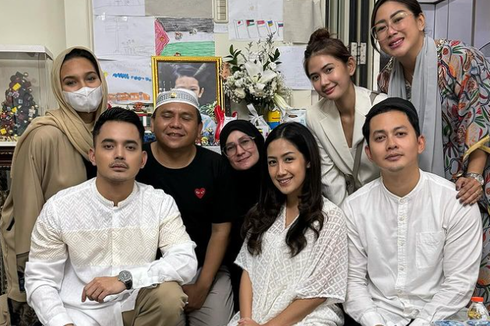 Cerita di Balik Foto Viral Tamara Tyasmara Tersenyum di Tahlilan Dante, Kiki Farrel: Kayak Orang Linglung