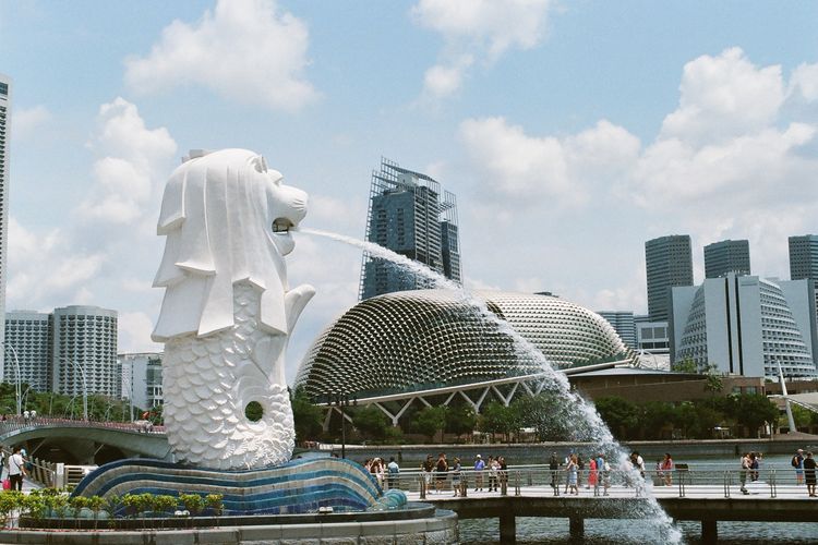 Ilustrasi Singapura. Singapura menjadi kota dengan biaya hidup termahal di dunia 2022 bersama New York, menurut survei Economist Intelligence Unit (EIU).
