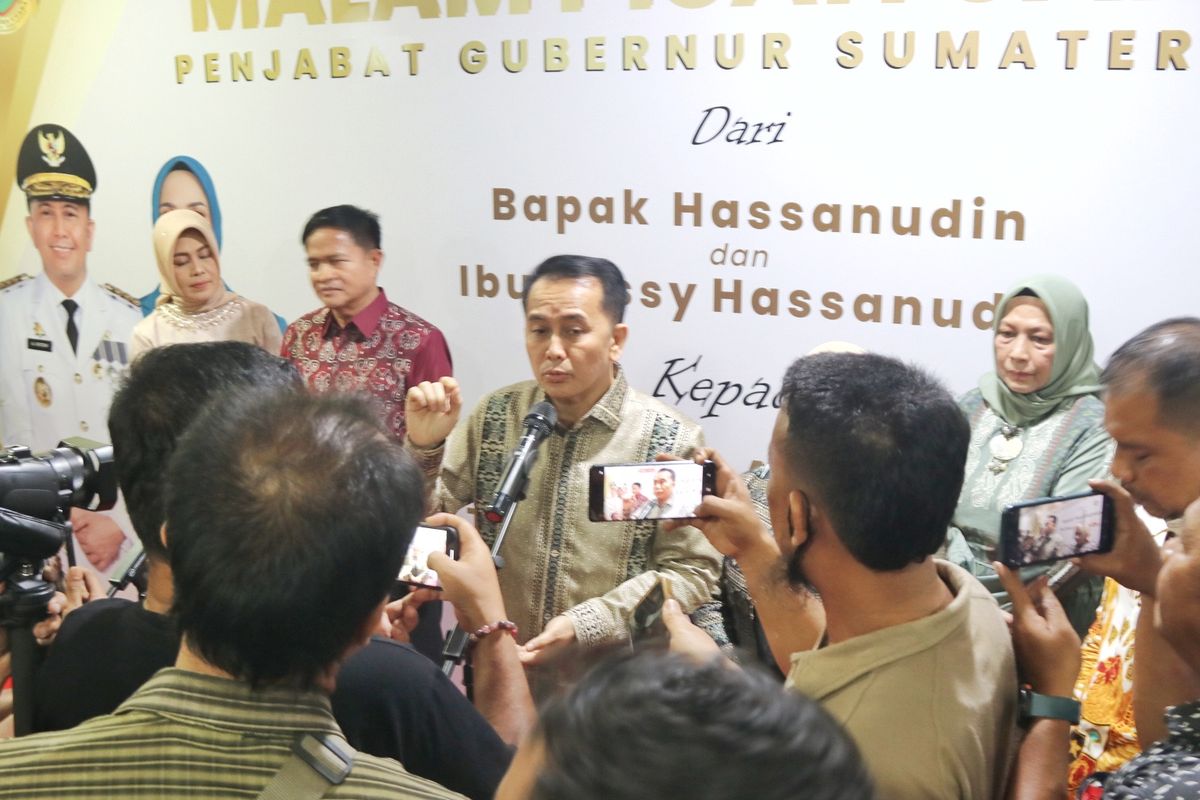 Pj Gubernur Sumut Agus Fatoni saat menghadiri acara Malam Pisah Sambut Pj Gubernur Sumut periode 2023-2024 Hassanudin kepada Pj Gubernur Sumut yang baru di Kantor Gubernur, Medan, Sumatera Utara, Rabu (26/6/2024).
