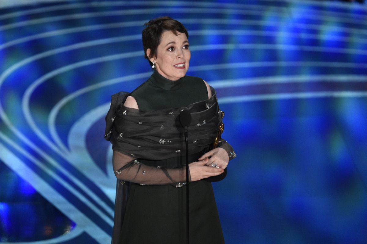 Olivia Colman menerima Piala Oscar sebagai Best Actress pada Academy Awards 2019 di Dolby Theatre, Los Angeles, Minggu (24/2/2019).