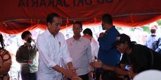 Direksi Pertamina Dampingi Presiden Jokowi Kunjungi Posko Pengungsian Plumpang