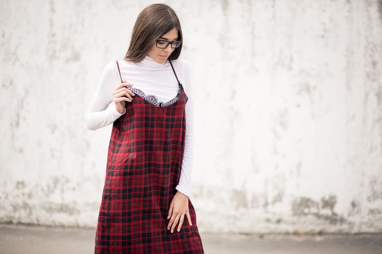 7 Tren Fashion 60-an yang Kembali Hits di 2026, Wajib Coba