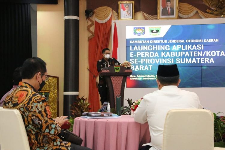 Direktur Jenderal (Dirjen) Otonomi Daerah (Otda) Kemendagri Akmal Malik pada saat menyampaikan sambutan dalam launching aplikasi e-Perda untuk Sumatera Barat, Jumat (2/7/2021).