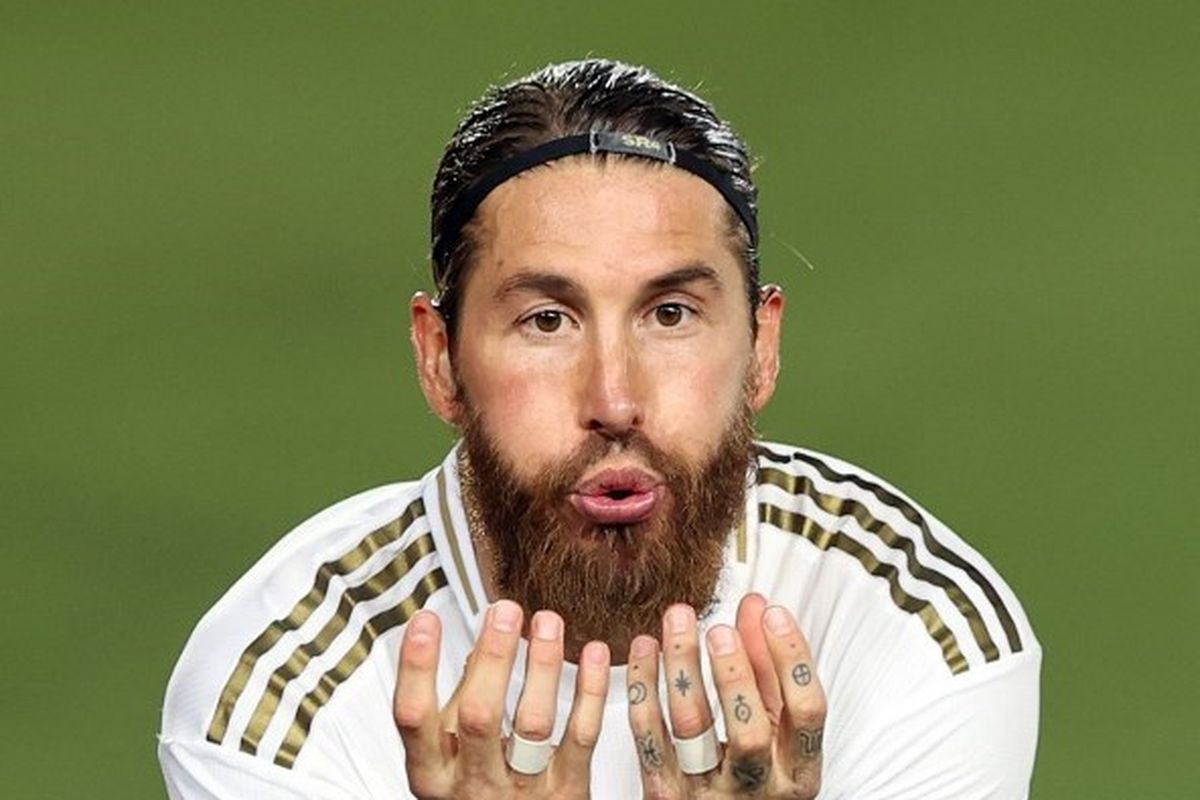 Selebrasi kapten Real Madrid Sergio Ramos usai membobol gawang Getafe pada lanjutan pekan ke-33 Liga Spanyol di Stadion Alfredo Di Stefano, Jumat (3/7/2020) dini hari WIB. 