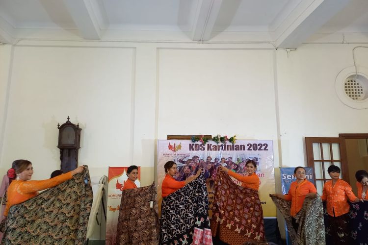 Salah satu penampilan Komunitas Diajeng Semarang dalam memperingati Hari Kartini, Kamis (21/4/2022).