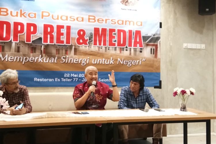 Ketua Umum DPP REI, Soelaeman Soemawinata, pada acara buka puasa bersama DPP REI dengan media di Jakarta, Rabu (22/5/2019) malam