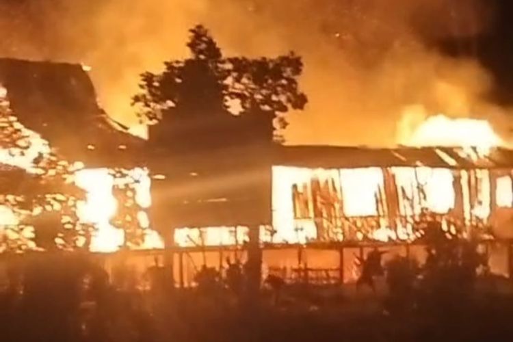 Gereja Katolik di Mimika Terbakar Usai Ibadah, Semua Jemaat Selamat