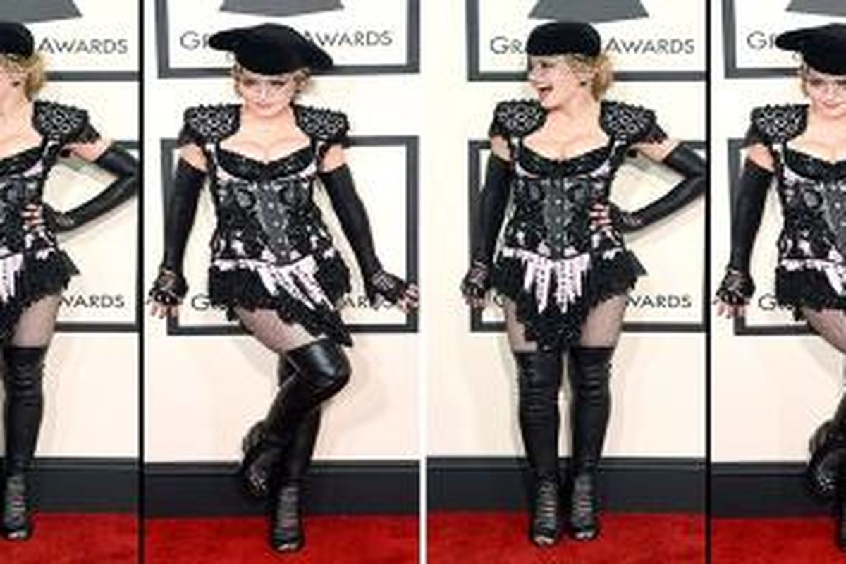 Madonna hadiri Grammy 2015 mengenakan busana yang terinspirasi dari pakaian khas seorang matador