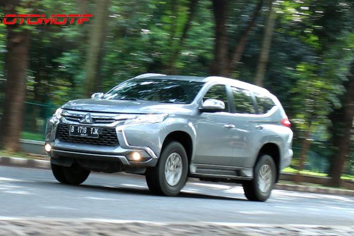 Mitsubishi All New Pajero Sport tipe Exceed 4X2 transmisi otomatis.