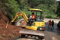 Hujan Deras, Jalur ke Candi Gedongsongo Semarang Longsor