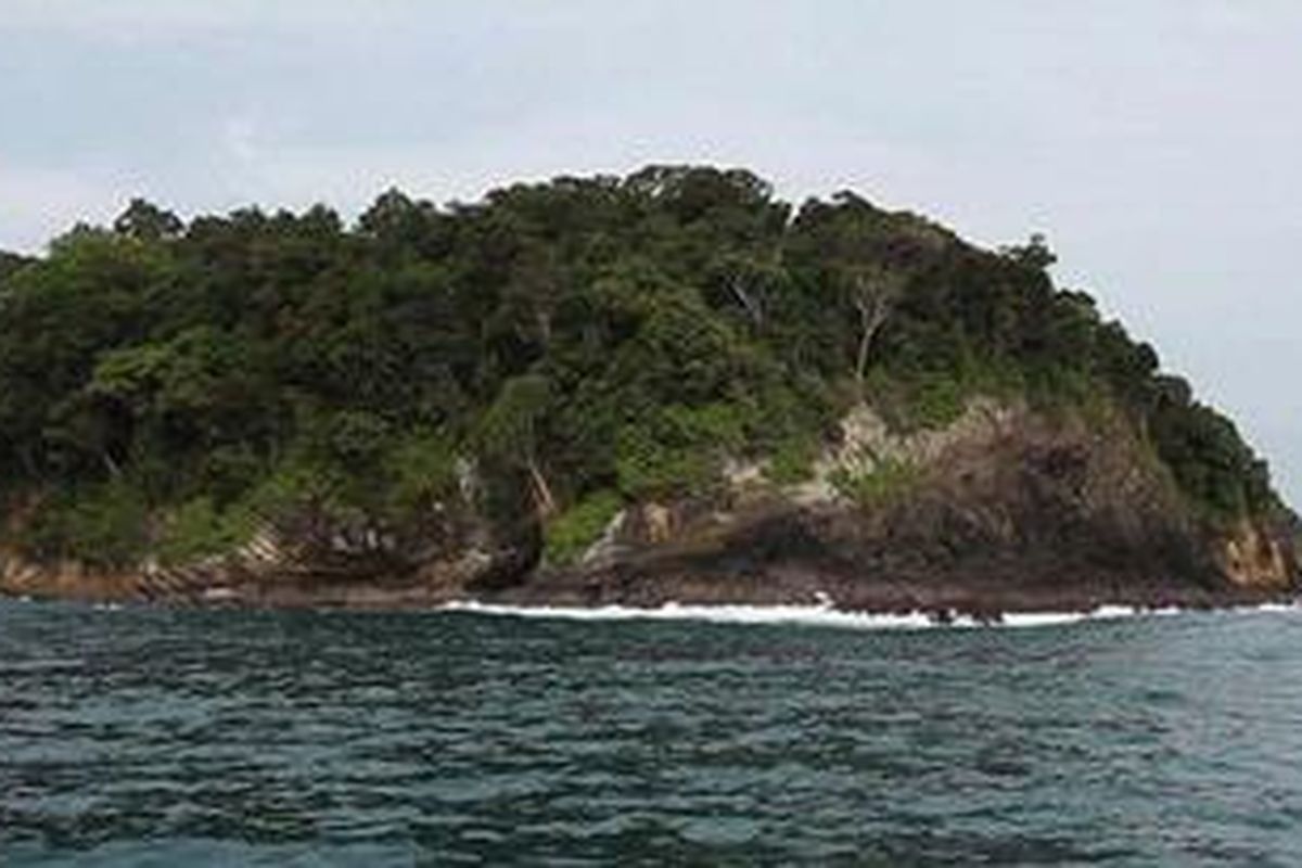 Pantai Pangandaran di Jawa Barat.