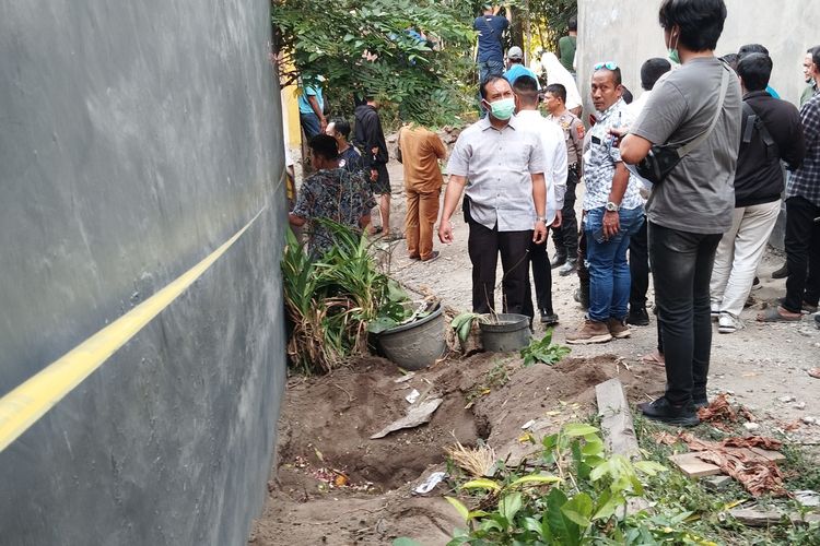 Lokasi penguburan mayat AF (4) oleh kedua orang tuanya di Desa Tugurejo, Kecamatan Ngasem, Kabupaten Kediri, Jawa Timur, Selasa (25/6/2024).