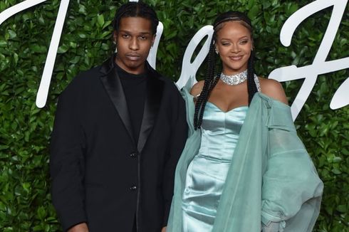 Rihanna dan A$AP Rocky Terpegok Rayakan Natal Bersama di Barbados 