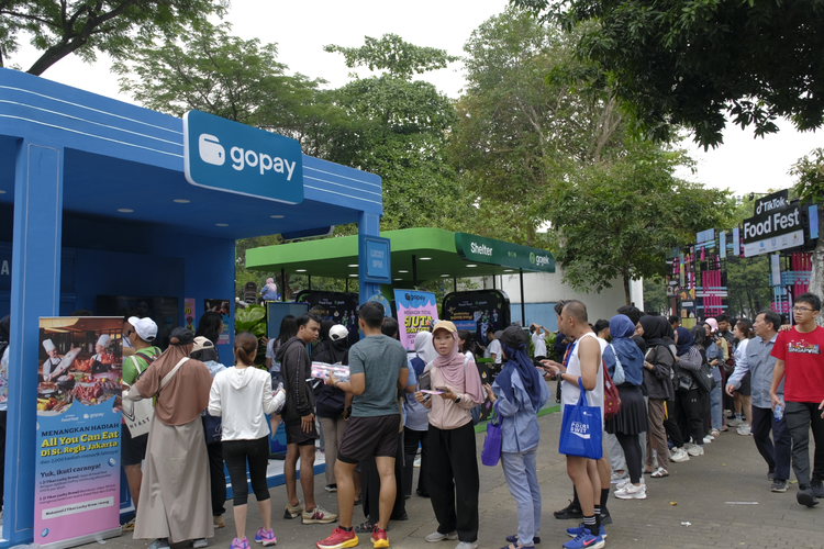 para pengunjung dapat menikmati cashback Rp 5.000 setiap kali bertransaksi menggunakan GoPay di TikTok Fest 2025.