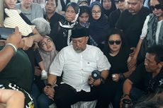 Indro Warkop Antarkan Istri ke Tempat Peristirahatan Terakhir 