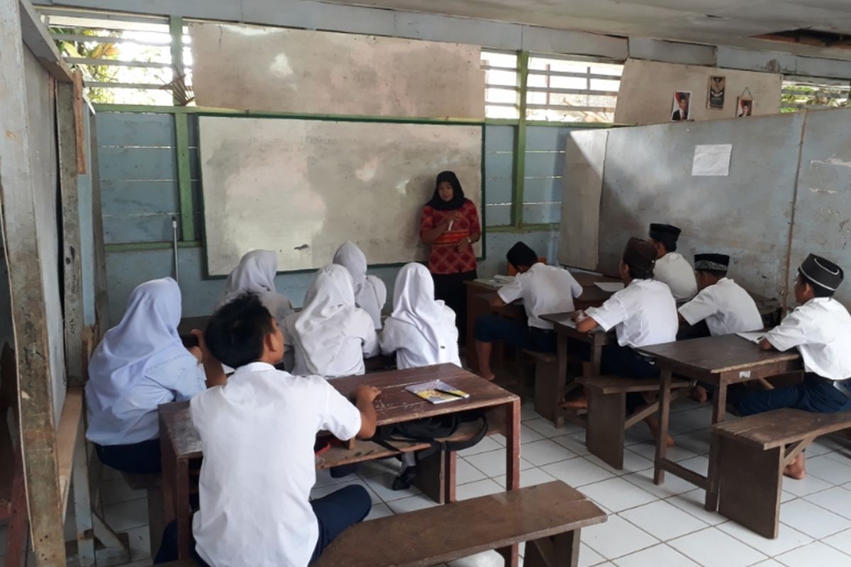 Kondisi sekolah di MTs Zikir Pikir, Desa Tik Teleu, Kecamatan Pelabai, Kabupaten Lebong, Provinsi Bengkulu.