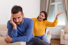 6 Alasan Kenapa Pria Bertahan Walau Hubungannya Tidak Bahagia