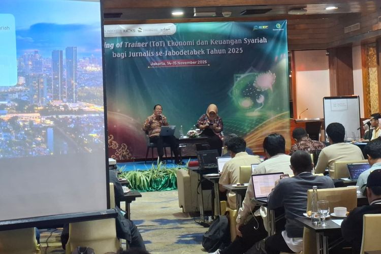 Kepala Departemen Ekonomi dan Keuangan Syariah Bank Indonesia Imam Hartono menjadi pembicara utama dalam Training of Trainer (ToT) Ekonomi dan Keuangan Syariah untuk jurnalis se-Jabodetabek, Jumat-Sabtu (14-15/11/2025).


