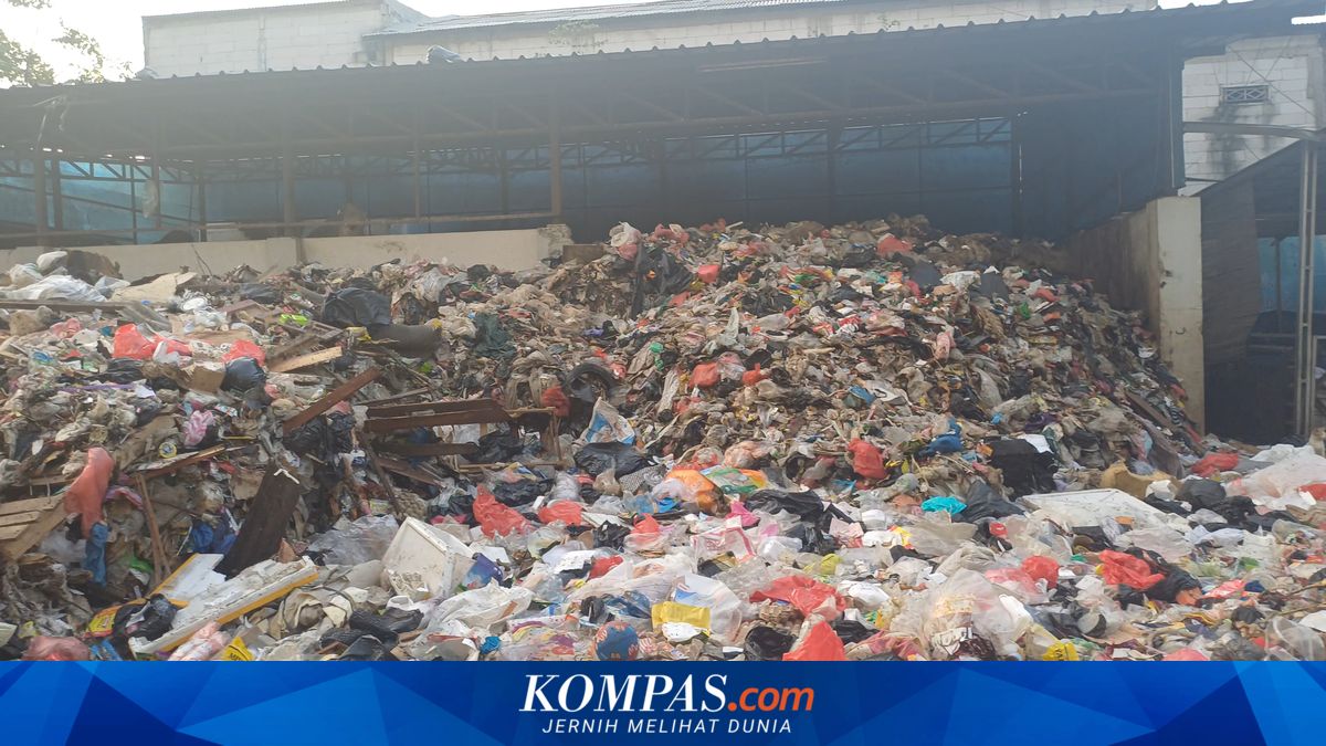 Sampah di Rusun Waduk Pluit Jakut Menggunung, "Truk Pengangkut Banyak yang Rusak"