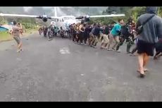 Saat Ibu-ibu dan Anak-anak Papua Tarik Pesawat yang Tergelincir di Beoga, Kapolsek: Mereka Bantu Tanpa Komando