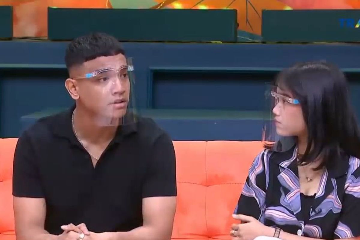 Fadly Faisal dan Fuji dalam acara Pagi Pagi Ambyar. 
