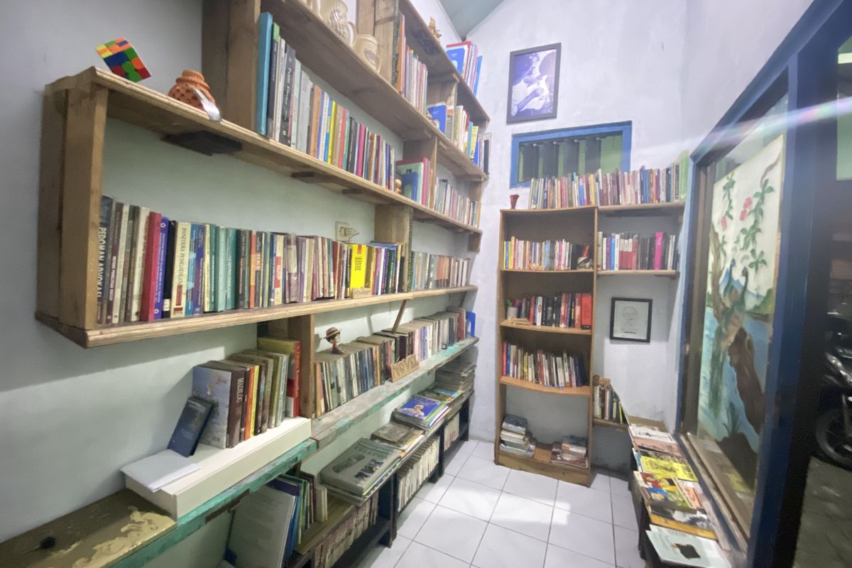 Perpustakaan Oemah Aksoro di Desa Cemengkapuk Sidoarjo, Minggu (10/8/2025)