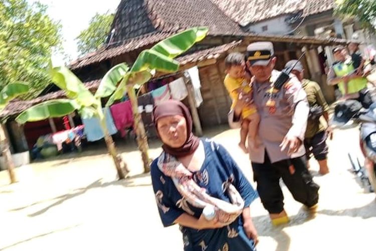 Tanggul Sungai Tuntang Demak Jebol: Desa Trimulyo Banjir, Puluhan Warga Mengungsi