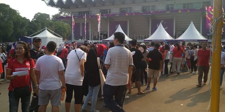 Patra penonton sudah datang ke Istora GBK, 3 jam sebelum final Indoensia-China dilangsungkan, Rabu (22/08/2018)