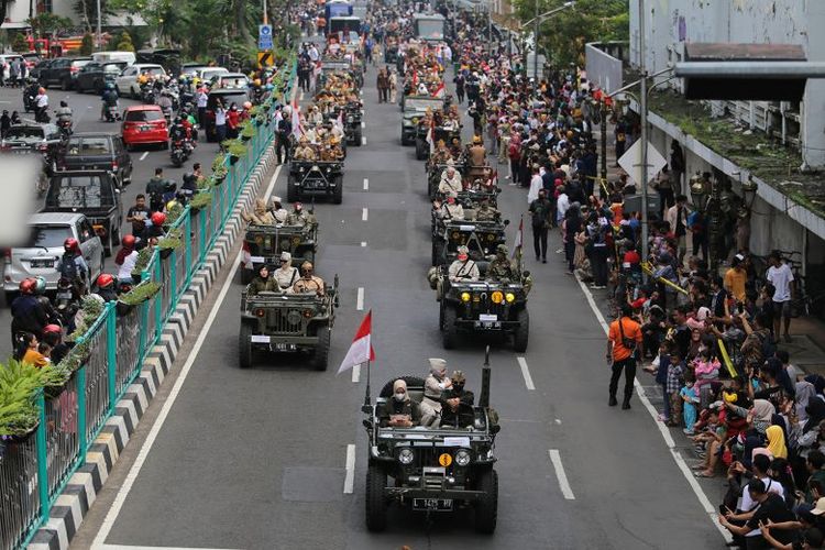 Gelaran Parade Surabaya Juang yang digelar Pemkot Siurabaya, Minggu (6/11/2022)