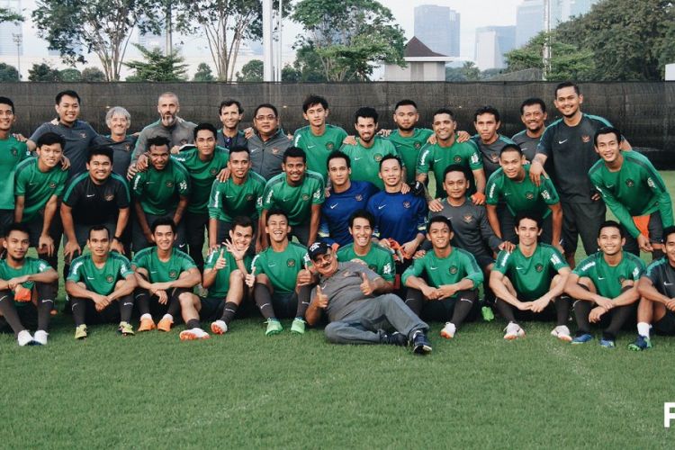 Skuad timnas U-23 Indonesia yang dipersiapkan pelatih Luis Milla untuk menghadapi timnas U-23 Korea Selatan di Stadion Pakansari, 23 Juni 2018.